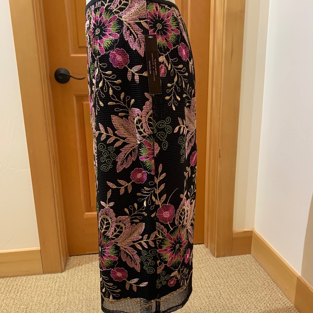🔥NeW🔥NWT‼️ Tahari Arthur S Levine - Black/multi colored skirt - Size 6✨✨ - Picture 4 of 8